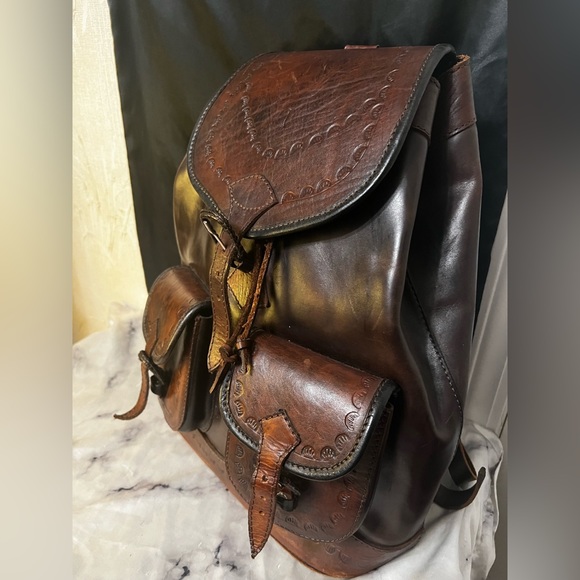 Real leather hand tooled bag, in great condition. - Picture 2 of 4